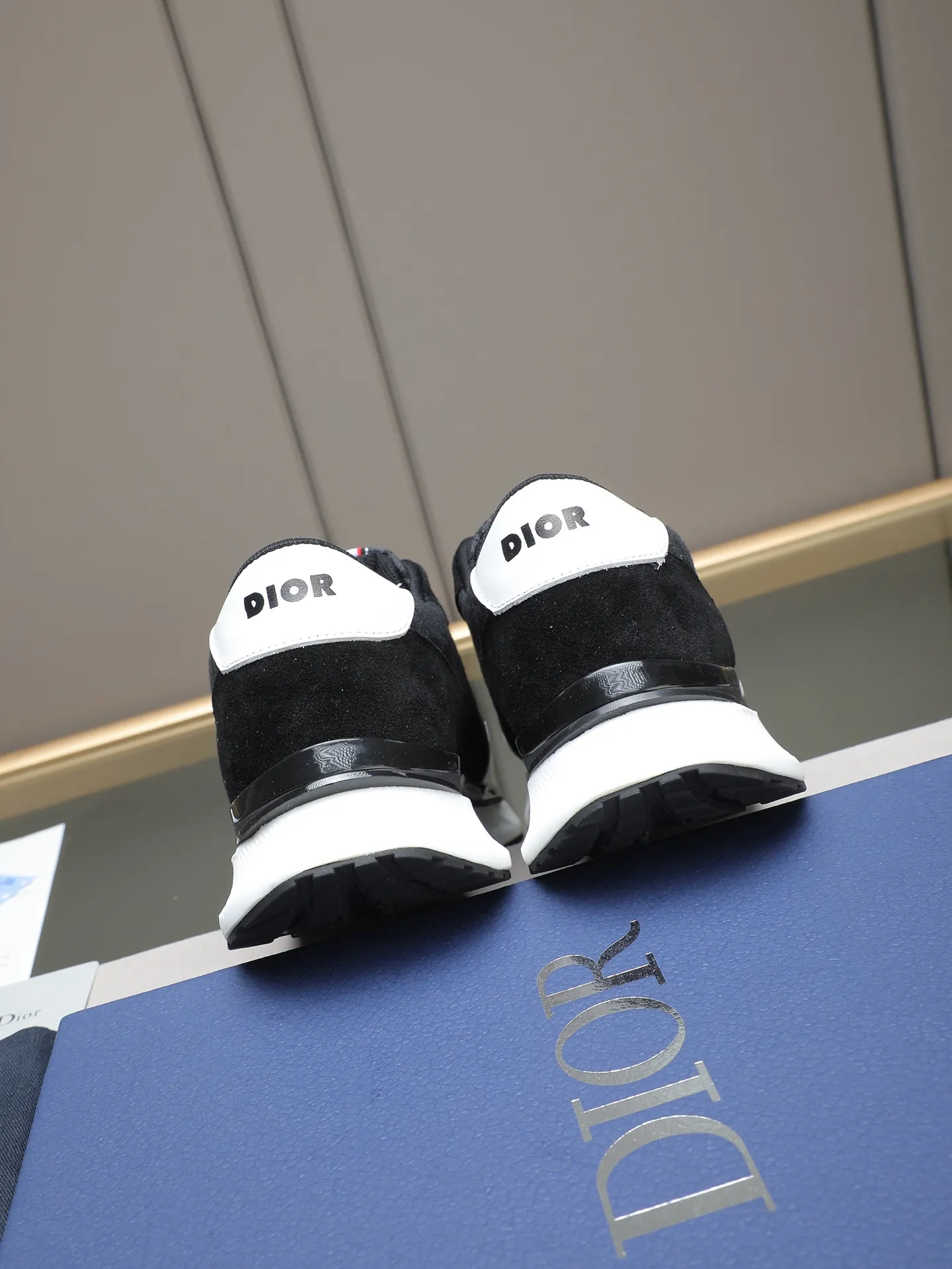 PP460 New Dior🆕The latest men's casual sports shoes, the upper is made of imported cowhide➕Dior's special material! Breathable sheepskin. The TPU blade base is lightweight and wear-resistant! Size:38-44 (45 customized)